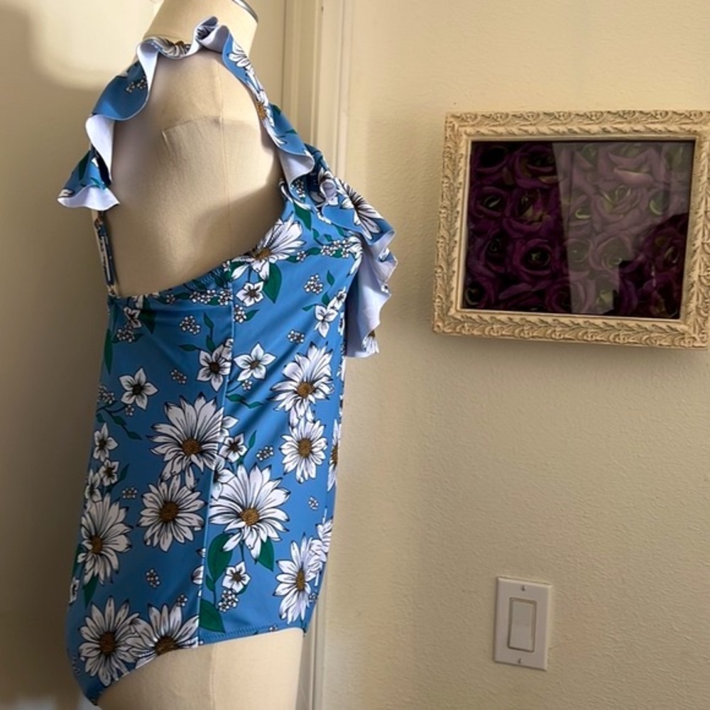 Jessica Simpson~Swimsuit~One Piece / NWT / Blue Daisy / Host Pick - Picture 4 of 15